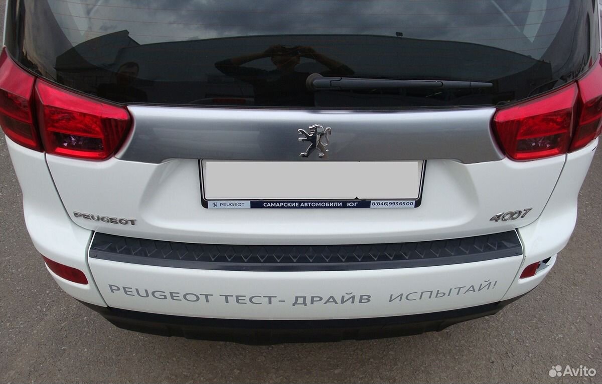 Пластиковая накладка на бампер Peugeot 4007