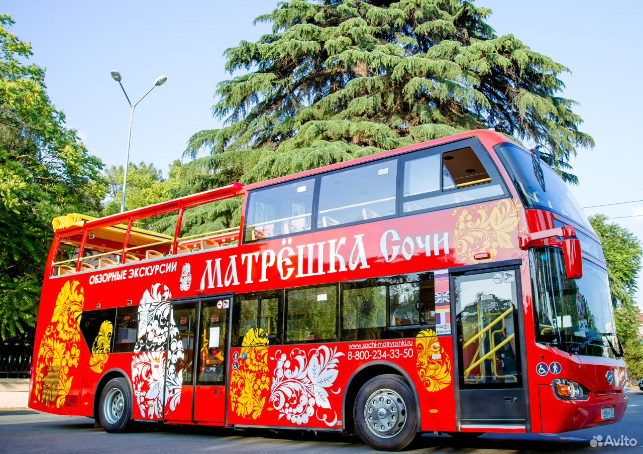 Автобусные экскурсии на 2. Автобус Матрешка Сочи. Экскурсионный автобус Сочи. Экскурсионный автобус Матрешка в Сочи. Матрёшка Адлер автобус.