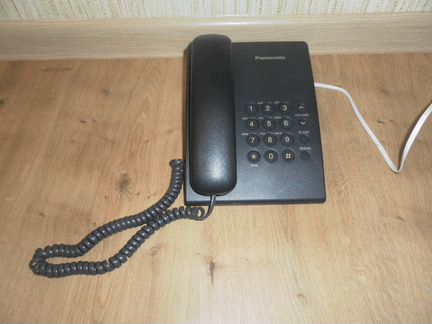 Кнопочный телефон Панасоник