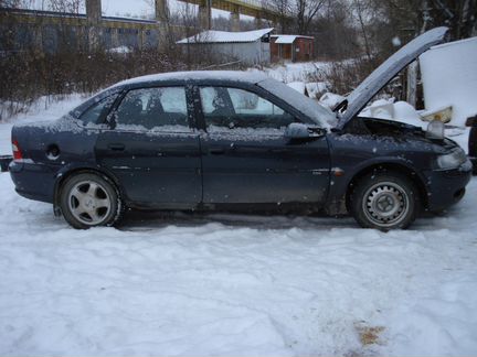 Opel Vectra 1.8 МТ, 1997, битый, 120 000 км