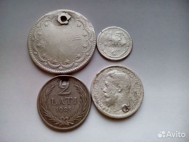 Пробитые серебряные монеты с монисто