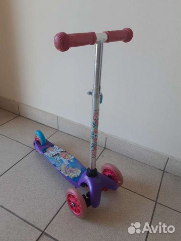 Самокат трехколесный