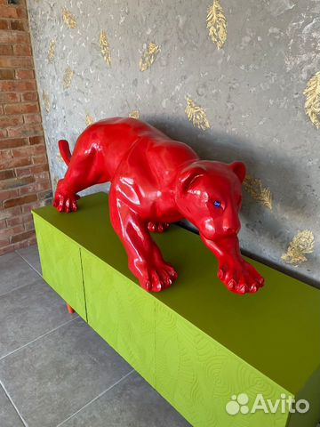 Скульптура собаки бульдог и пантеры