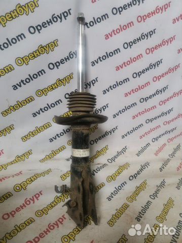 Стойка подвески передняя правая Honda Civic 8