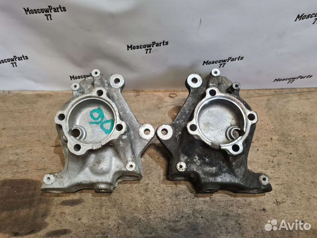 Кулак передний левый правый BMW E90 E91 E87