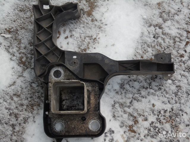 Кронштейн крепления фары левый Рено Меган Сценик 2