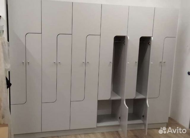 Лавки, шкафы, вешалки для раздевалок