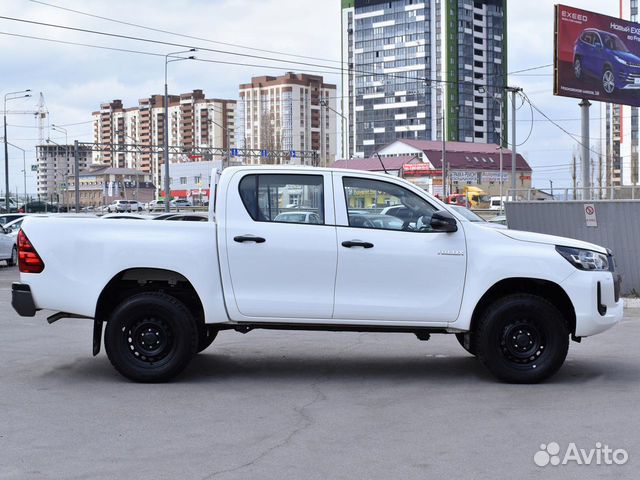 Toyota Hilux 2.4 МТ, 2021, 281 км