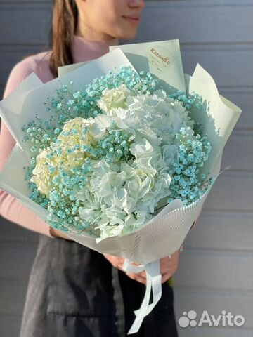 Букет цветов из гортензий и гипсофил