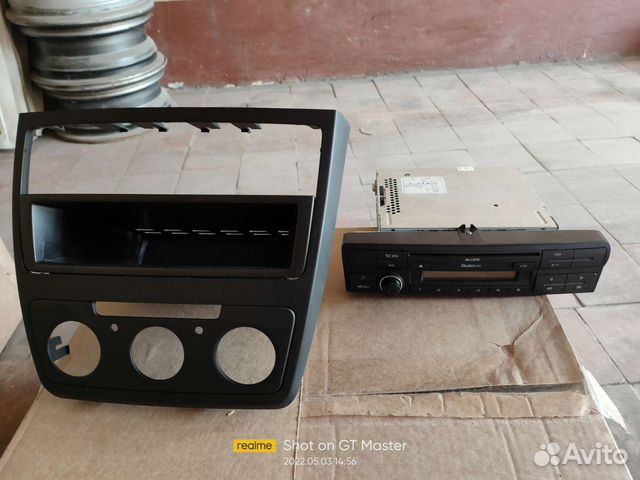 Магнитола Шкода в комплекте с рамкой и ящичком