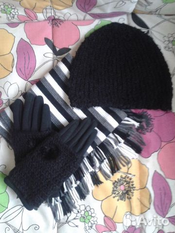 Набор женских шарфов, шапок и перчаток