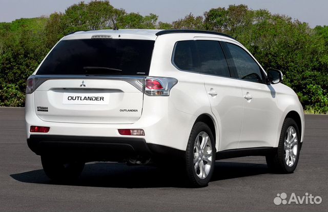 Лобовое стекло на а/м Mitsubishi Outlander 2013 Лобовое стекло на а/м Mitsubishi Outlander 2013
