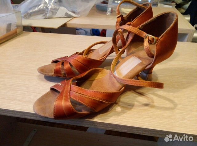 Продам босоножки для бальных танцев р. 38