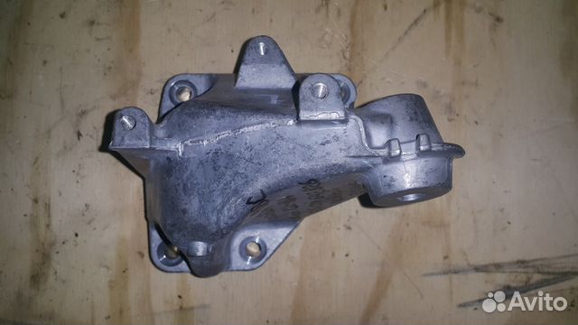 Кронштейн двигателя левый L Mercedes GL166 3.5CD Кронштейн двигателя левый L Mercedes GL166 3.5CD