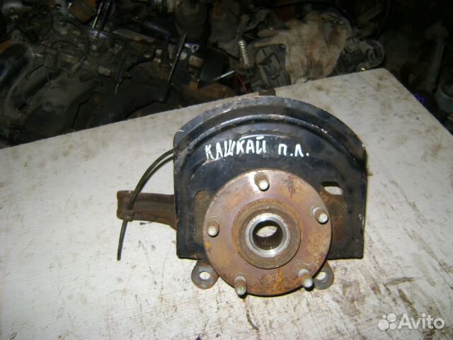 Кулак передний левый Nissan Qashqai