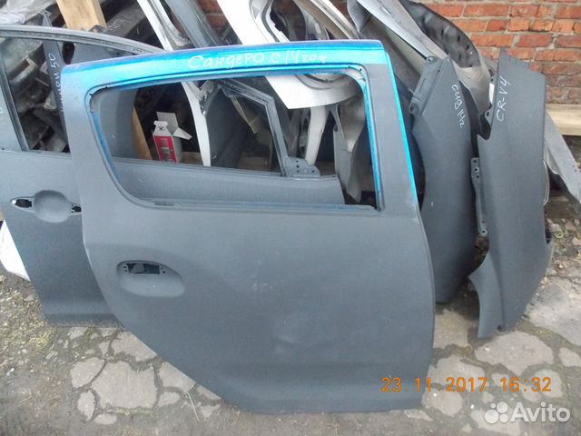 Renault Sandero дверь передняя задняя L R с 2015 г