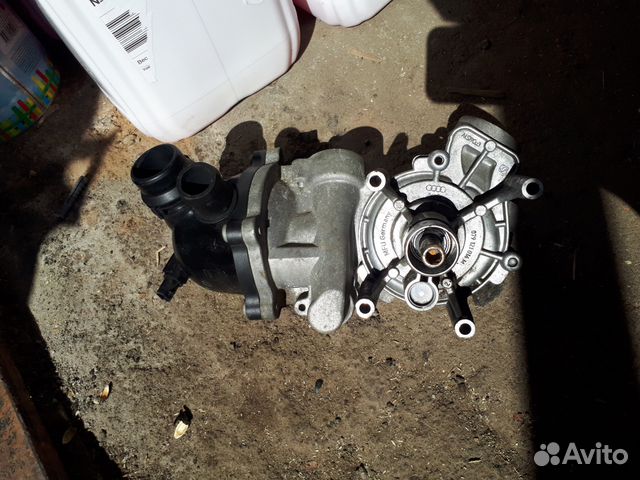 Помпа Audi A6 A7 A8 4.0 079121013R Помпа Audi A6 A7 A8 4.0 079121013R