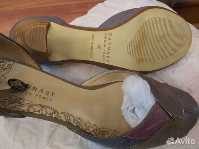 Абсолютно новые босоножки Carnaby Абсолютно новые босоножки Carnaby
