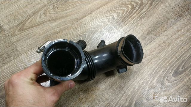 Патрубок воздушного фильтра на mercedes w205 Патрубок воздушного фильтра на mercedes w205