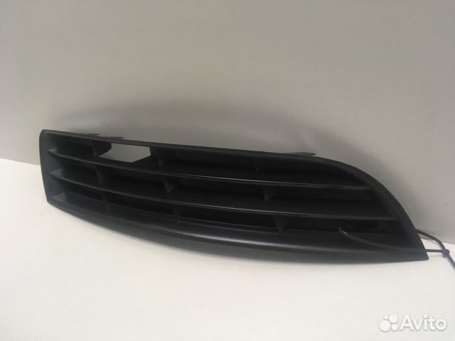 Решетка в бампер правая VW Passat B6 без птф новая Решетка в бампер правая VW Passat B6 без птф новая