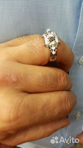 Золотое кольцо с бриллиантом мужское