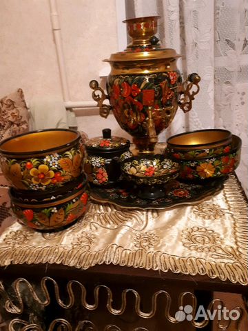 Самовар и набор посуды 