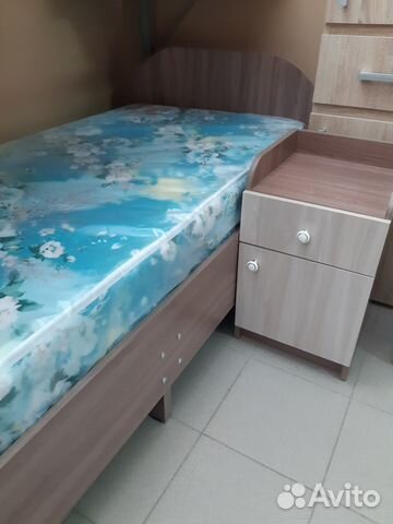 Тумбочка прикроватная