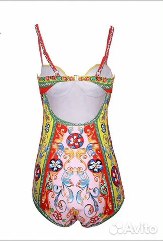 Новый комплект: купальник и парео Новый комплект: купальник и парео
