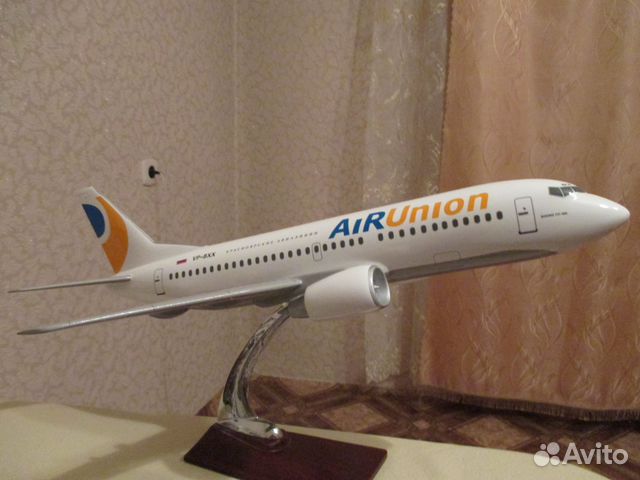 Продам модель самолета Boeing 737-300 новая