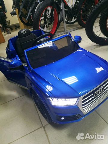 Электромобиль на пульте управления Audi Q7 Blue