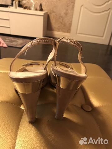 Босоножки бежевые кожанные лакированные Grey mer Босоножки бежевые кожанные лакированные Grey mer