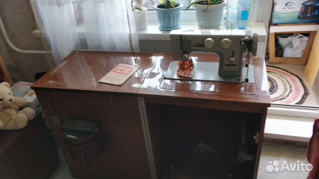Продам швейную машинку с ножным приводом Чайка-III