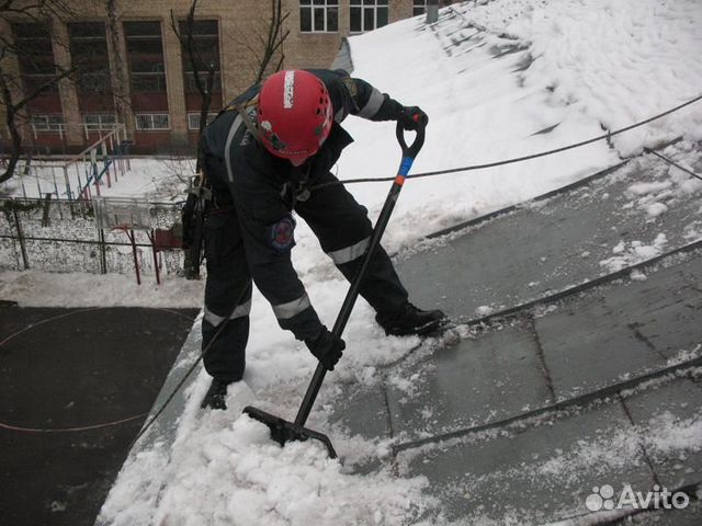 Чистка снега с крыш