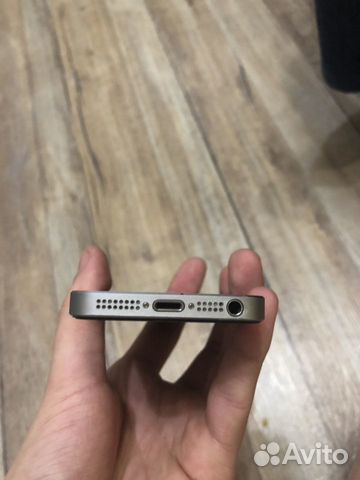 Телефон iPhone se 32G