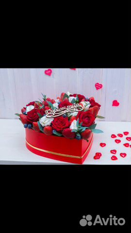 Цветы в коробке ко дню влюблённых Цветы в коробке ко дню влюблённых
