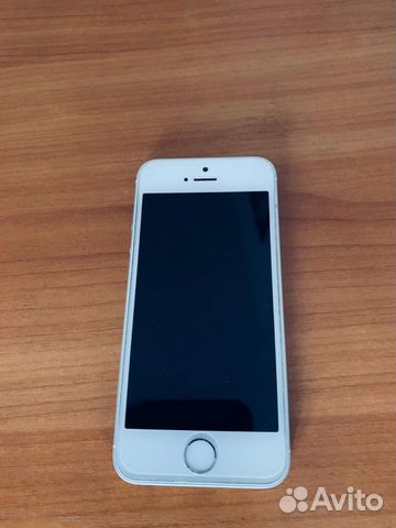 Телефон iPhone SE