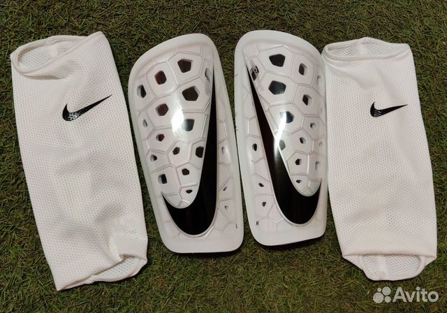 Новые футбольные щитки Nike Mercurial размер М Новые футбольные щитки Nike Mercurial размер М