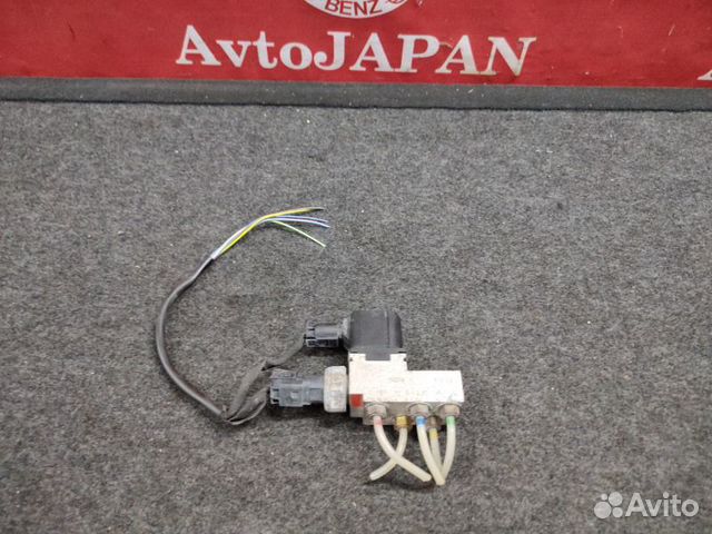 Блок клапанов пневмо подвески Mercedes W211 E211 Блок клапанов пневмо подвески Mercedes W211 E211