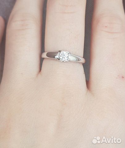 Золотое кольцо с бриллиантом
