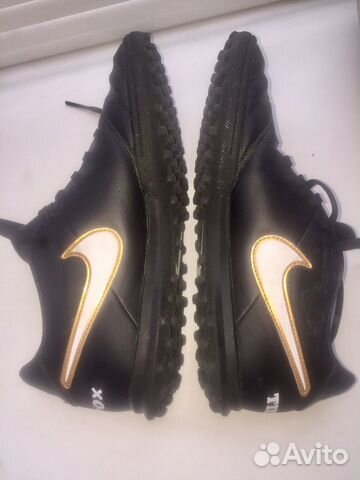 Футбольные бутсы (шиповки)