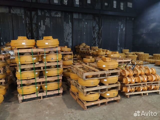 Колесо направляющее 9306002 для ZX330-5G Колесо направляющее 9306002 для ZX330-5G