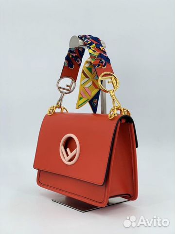 Новая женская сумка мессенджер красная кожа Fendi Новая женская сумка мессенджер красная кожа Fendi