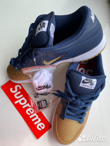 sb dunk low supreme