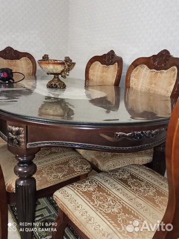 Стол и стулья