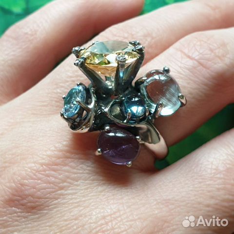 Серебряное кольцо с натуральными камнями Серебряное кольцо с натуральными камнями