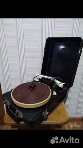 Проигрыватель винила и пластинки