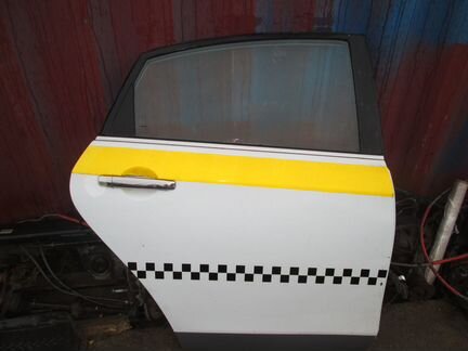 Задняя правая дверь Nissan Almera G15