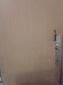 Входная дверь деревянная б/у