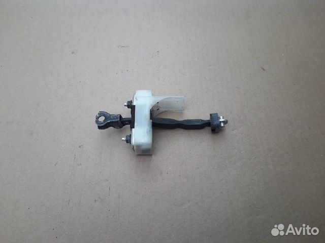 Ограничитель задней двери Toyota Highlander II U40