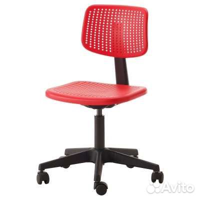 Офисный мягкий стул на колесиках